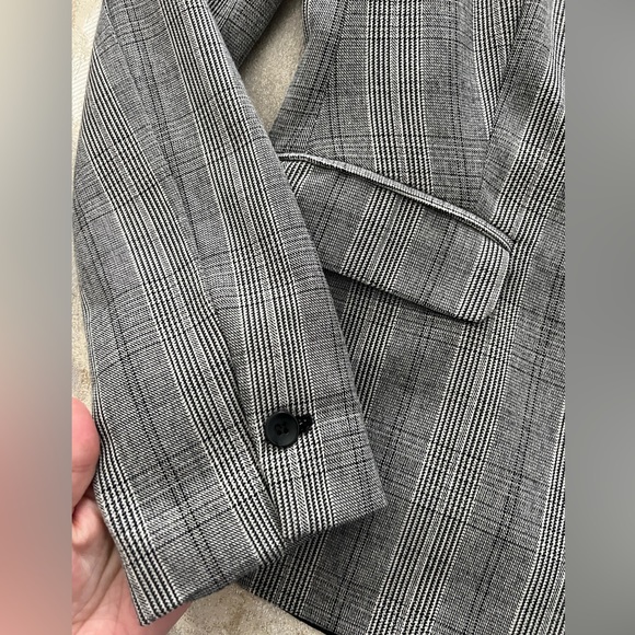 063. Bundle of Two Blazers - Picture 4 of 11